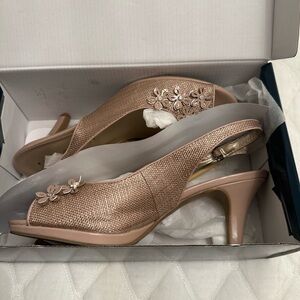 Karen Scott heels - very comfortable - worn one time.